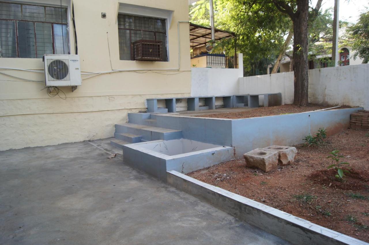 Cornerbunker Hostel Mysore Exterior foto